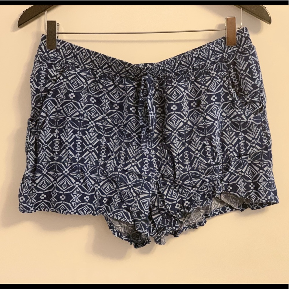 Elastic waisted Geometric Printed shorts